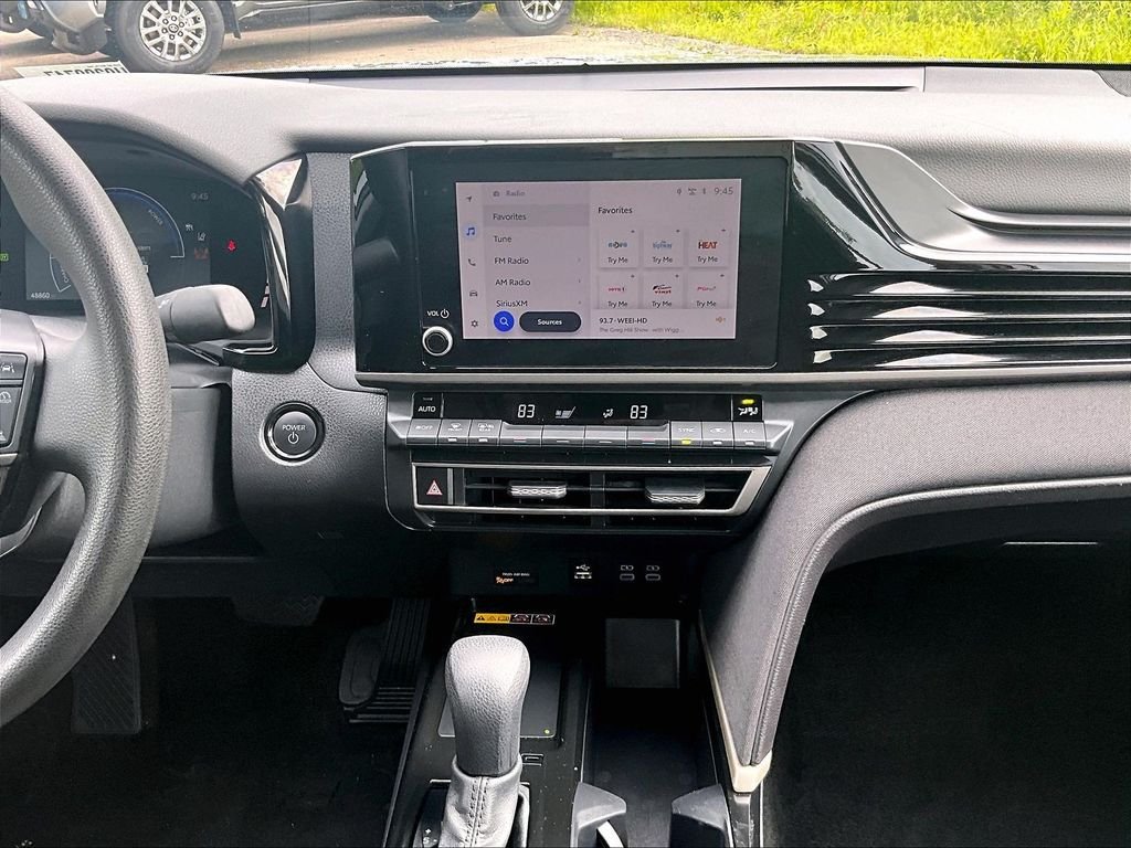 Used 2025 Silver Toyota LE image 18