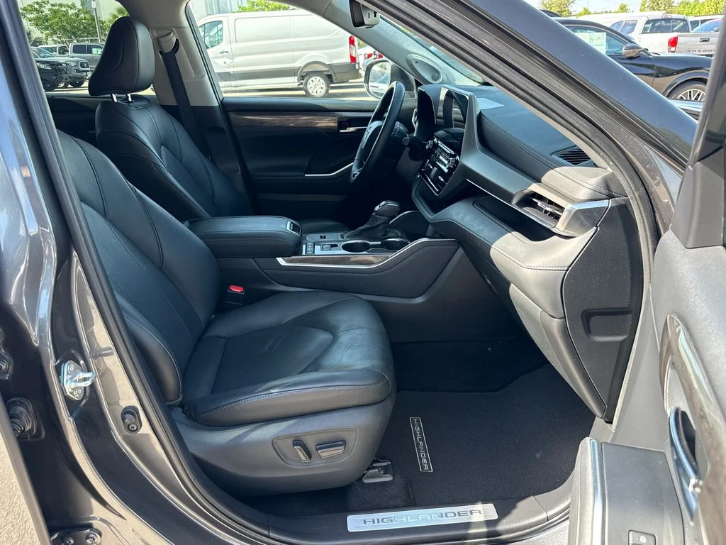 Used 2020 Gray Toyota Limited image 27