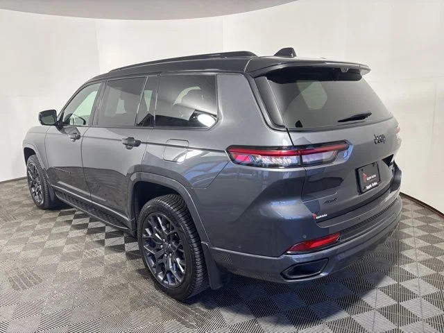 Used 2023 Gray Jeep Summit image 4