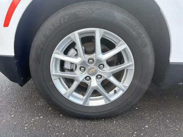 Used 2024 Summit White Chevrolet LT image 32