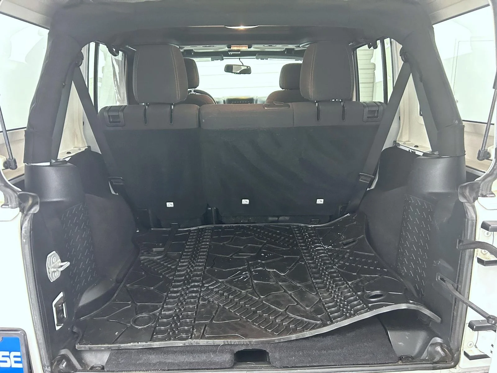 Used 2017 White Jeep Unlimited Rubicon image 19