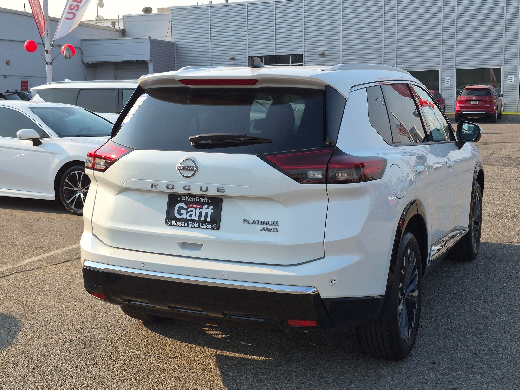 New 2026 Everest White Pearl Tricoat Nissan Platinum image 3