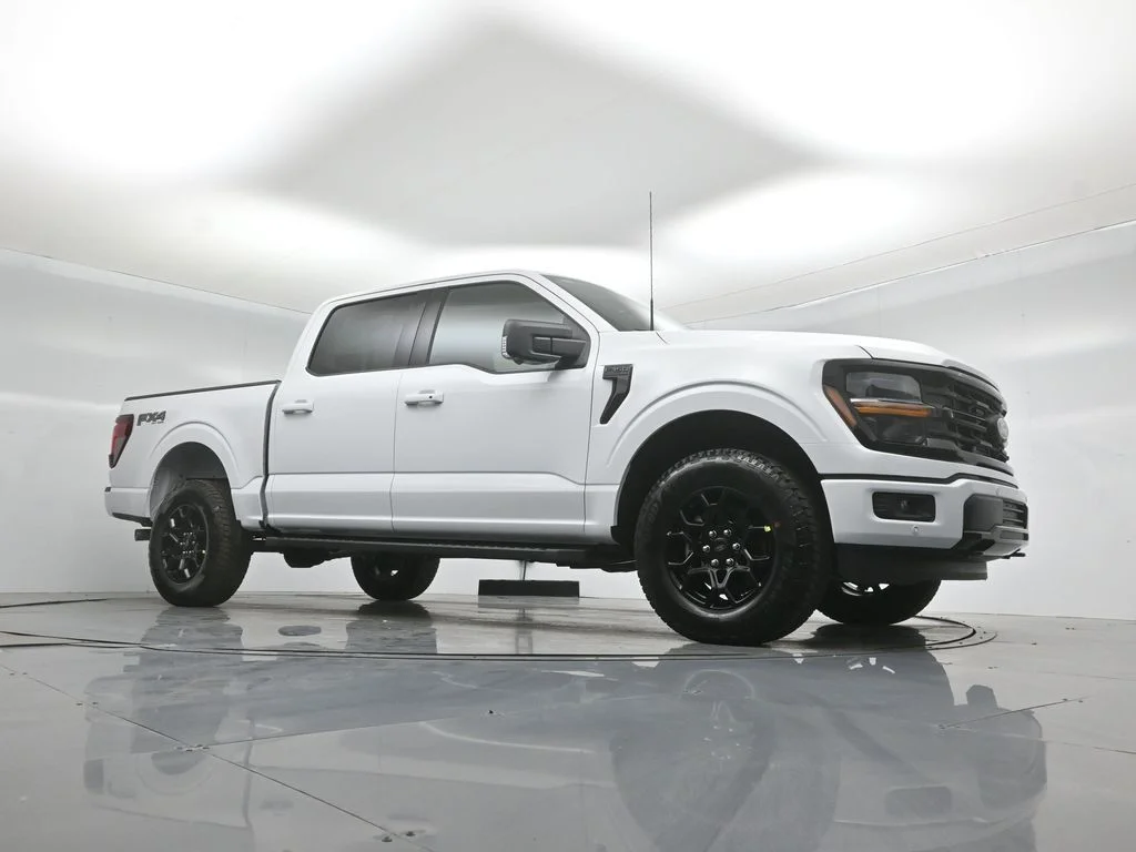 New 2026 Oxford White Ford XLT image 3