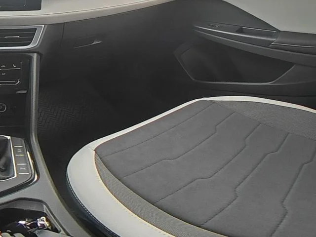 New 2026 Black Volkswagen 1.5T SE image 38