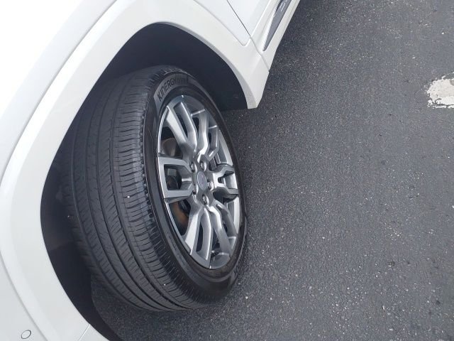 Used 2024 White GMC Denali image 5