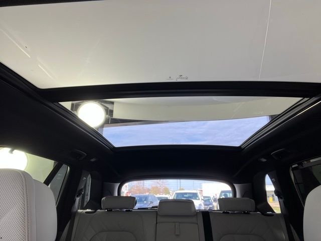 New 2026 White BMW sDrive40i image 34