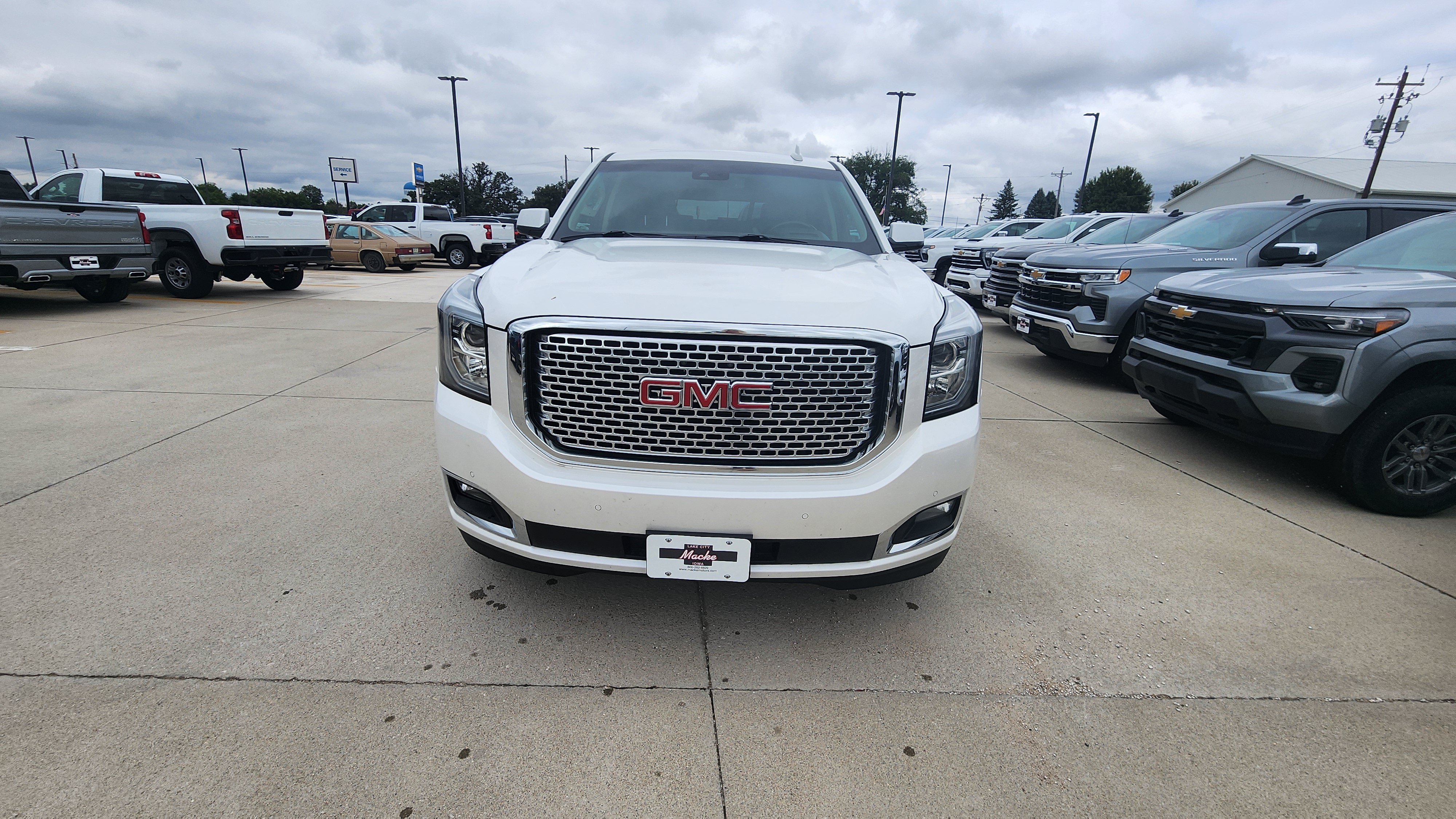 Used 2017 GMC Yukon Denali with VIN 1GKS2CKJXHR401304 for sale in Lake City, IA