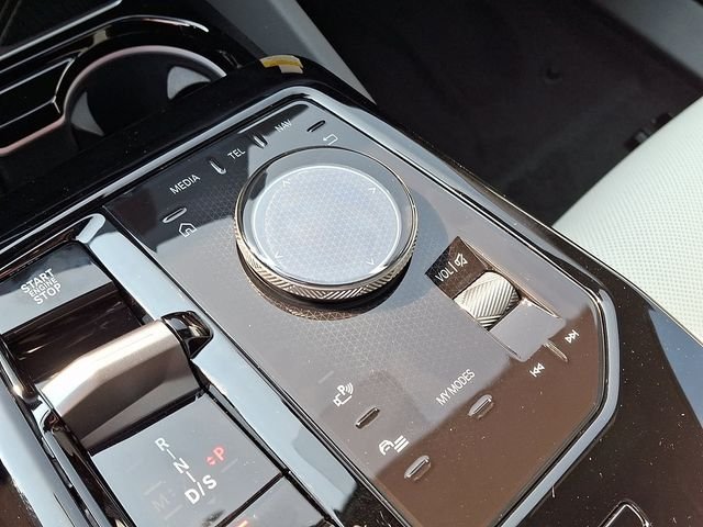 New 2027 Carbon Black Metallic BMW 530i xDrive image 14