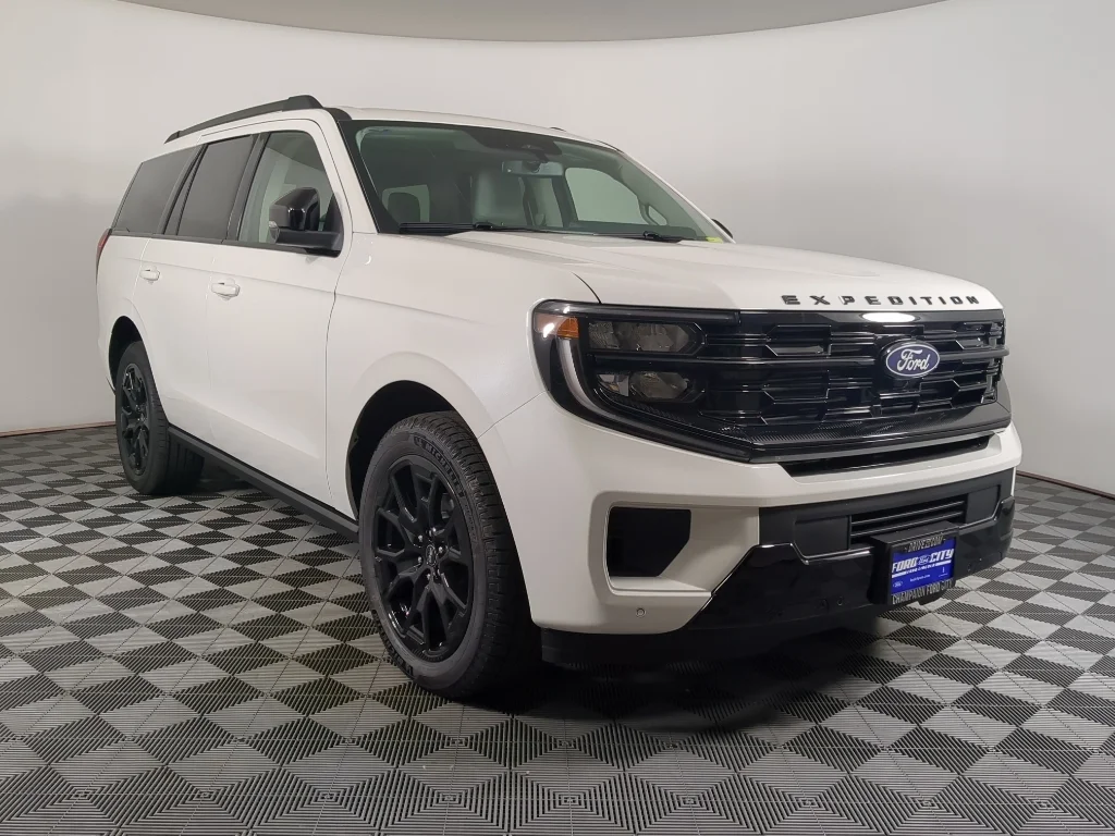 New 2027 Star White Metallic Tri-Coat Ford Platinum image 32