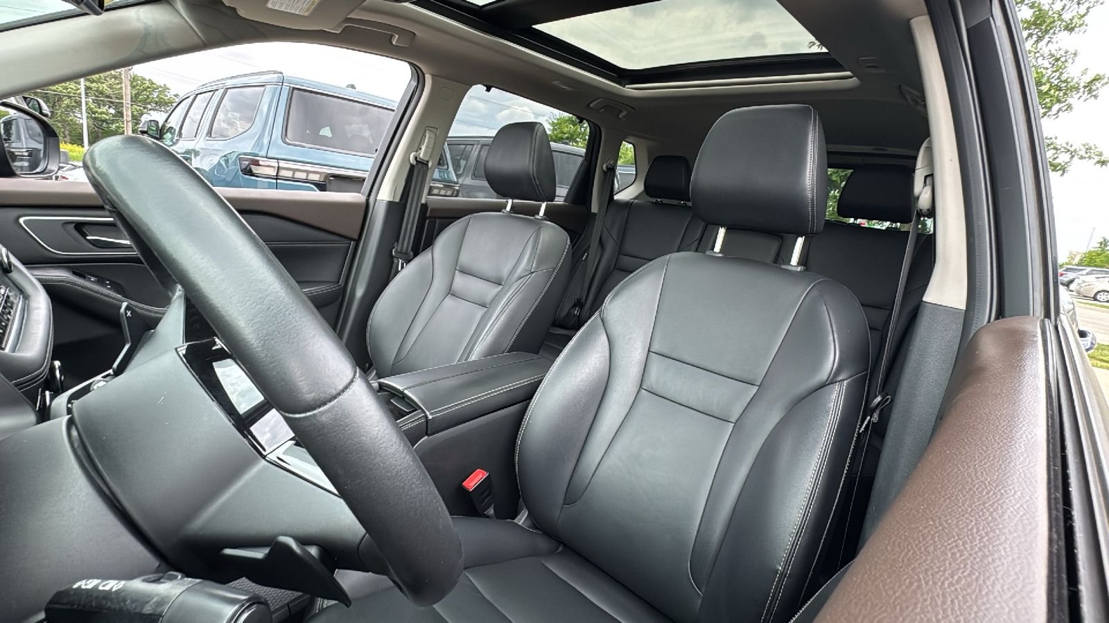 Used 2021 Blue Nissan SL image 16