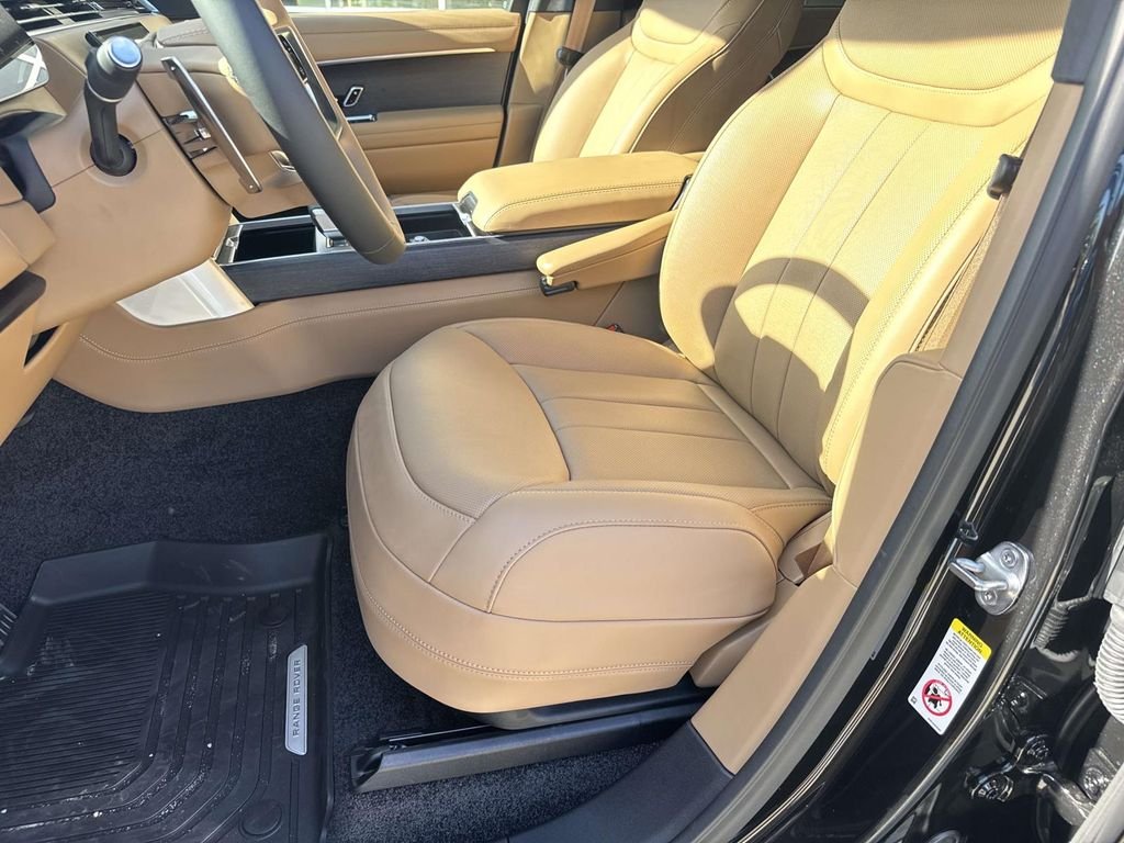 New 2026 Santorini Black Land Rover SE image 10
