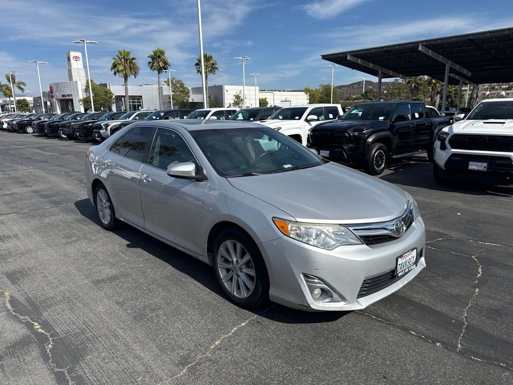 Used 2013 Silver Toyota XLE image 3