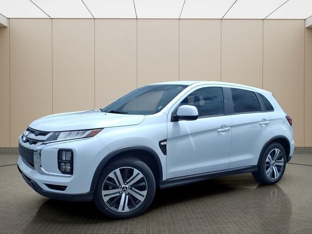 Used 2024  Mitsubishi 2.0 ES image 2