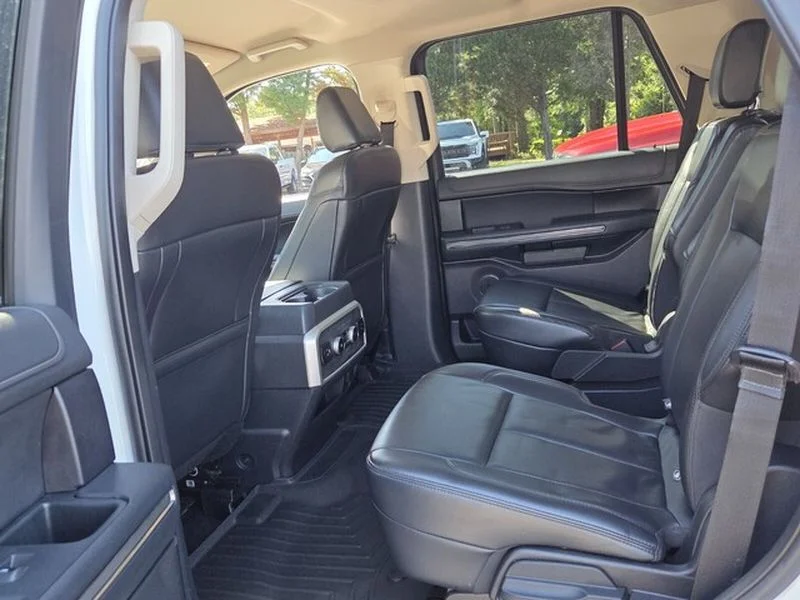 Used 2022 Oxford White Ford XLT image 9