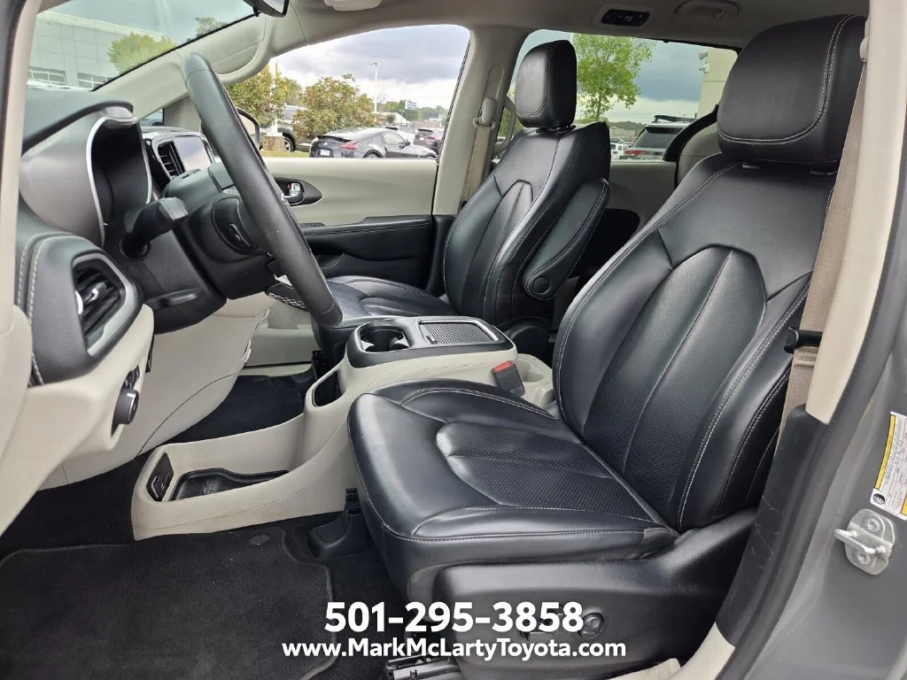 Used 2023 White Chrysler Touring L image 9