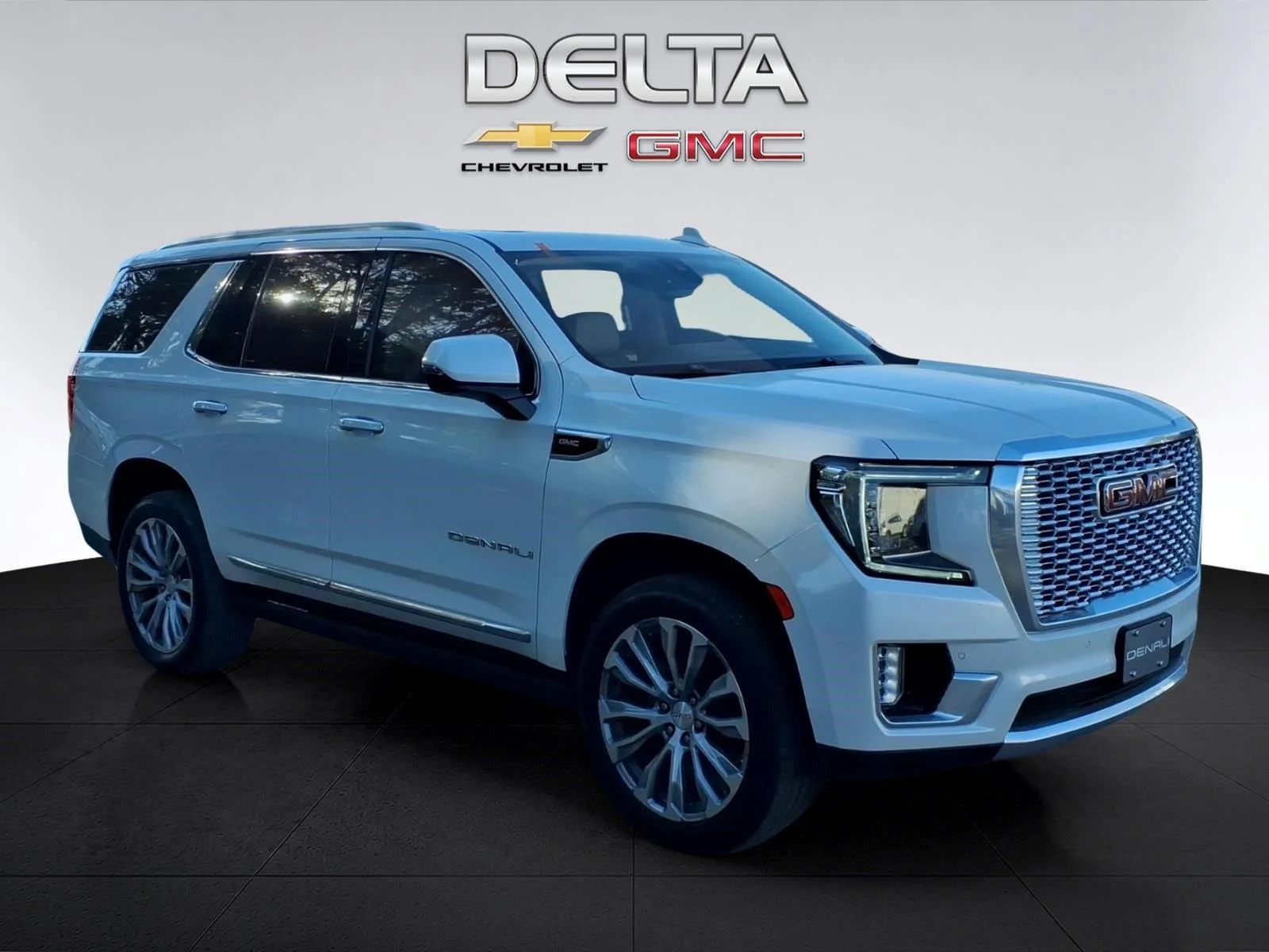 Used 2021 WHITE FROST TRICOAT GMC Denali image 7