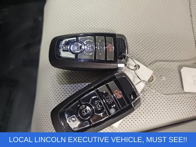 Used 2025 Blue Lincoln Reserve image 34