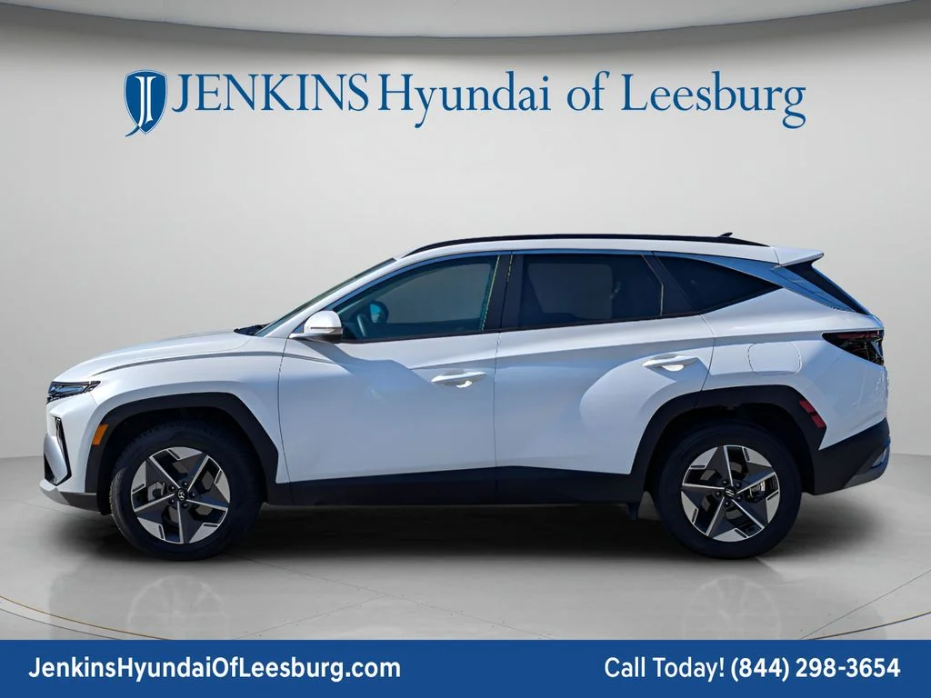 Used 2025 White Hyundai SEL Convenience image 8