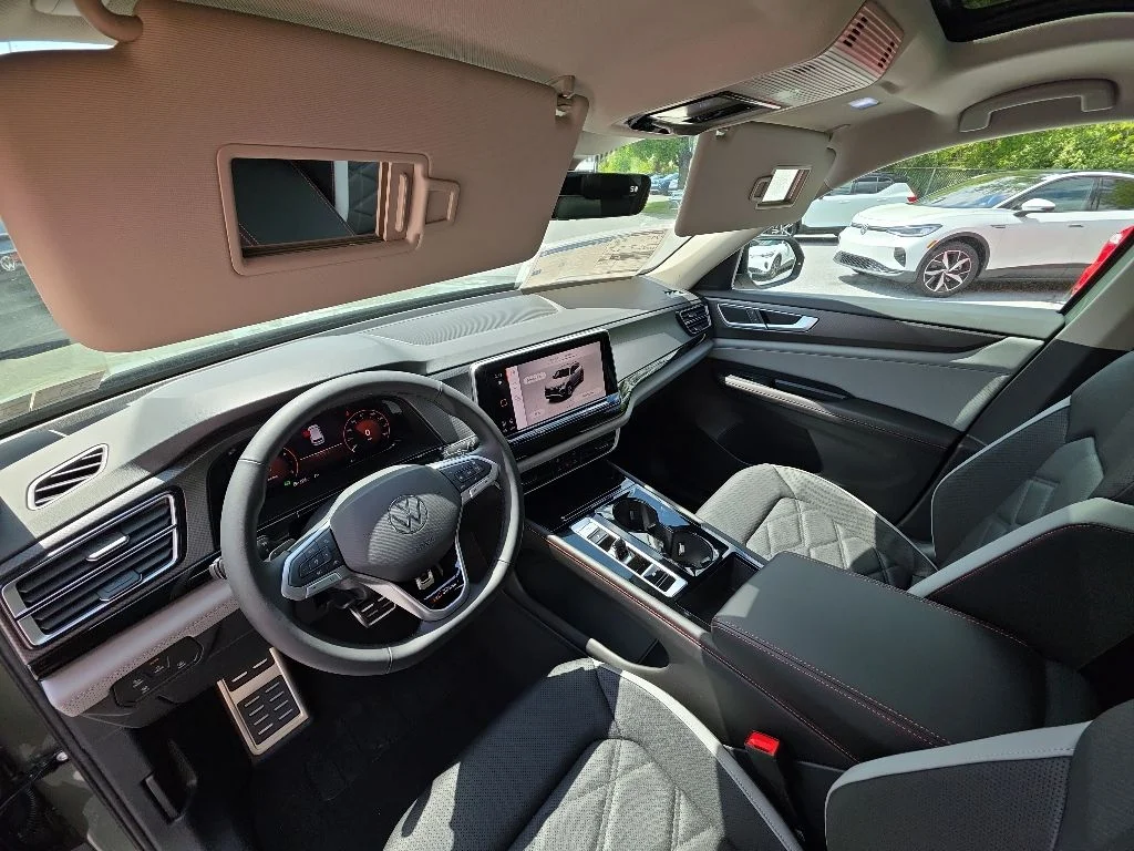 New 2026 Avocado Green Pearl Volkswagen 2.0T Peak Edition image 15