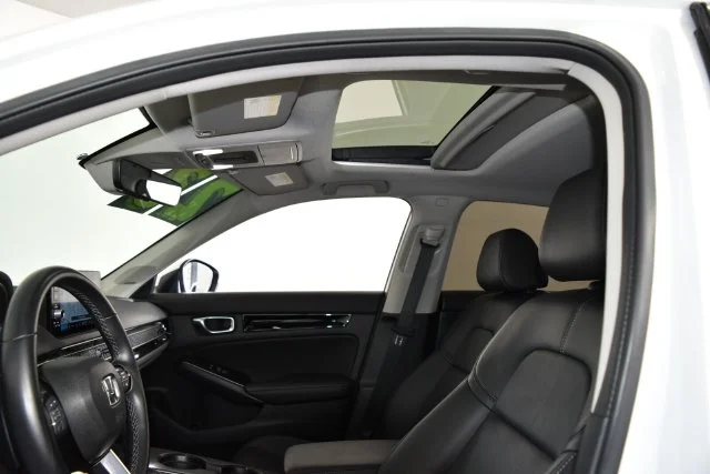 Used 2023  Honda Touring image 16