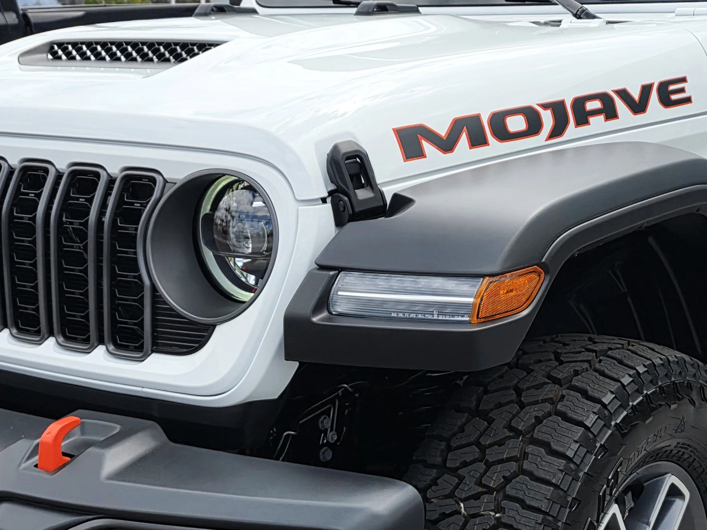 New 2026 Bright White Clearcoat Jeep Mojave image 8