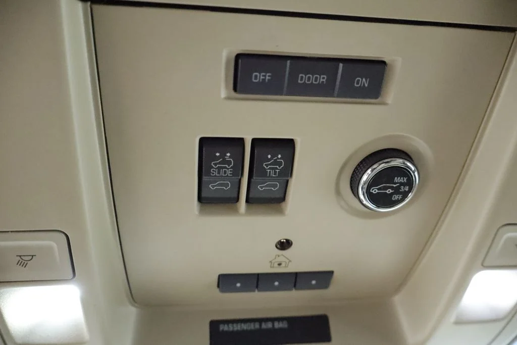 Used 2016 Silver GMC Denali image 35