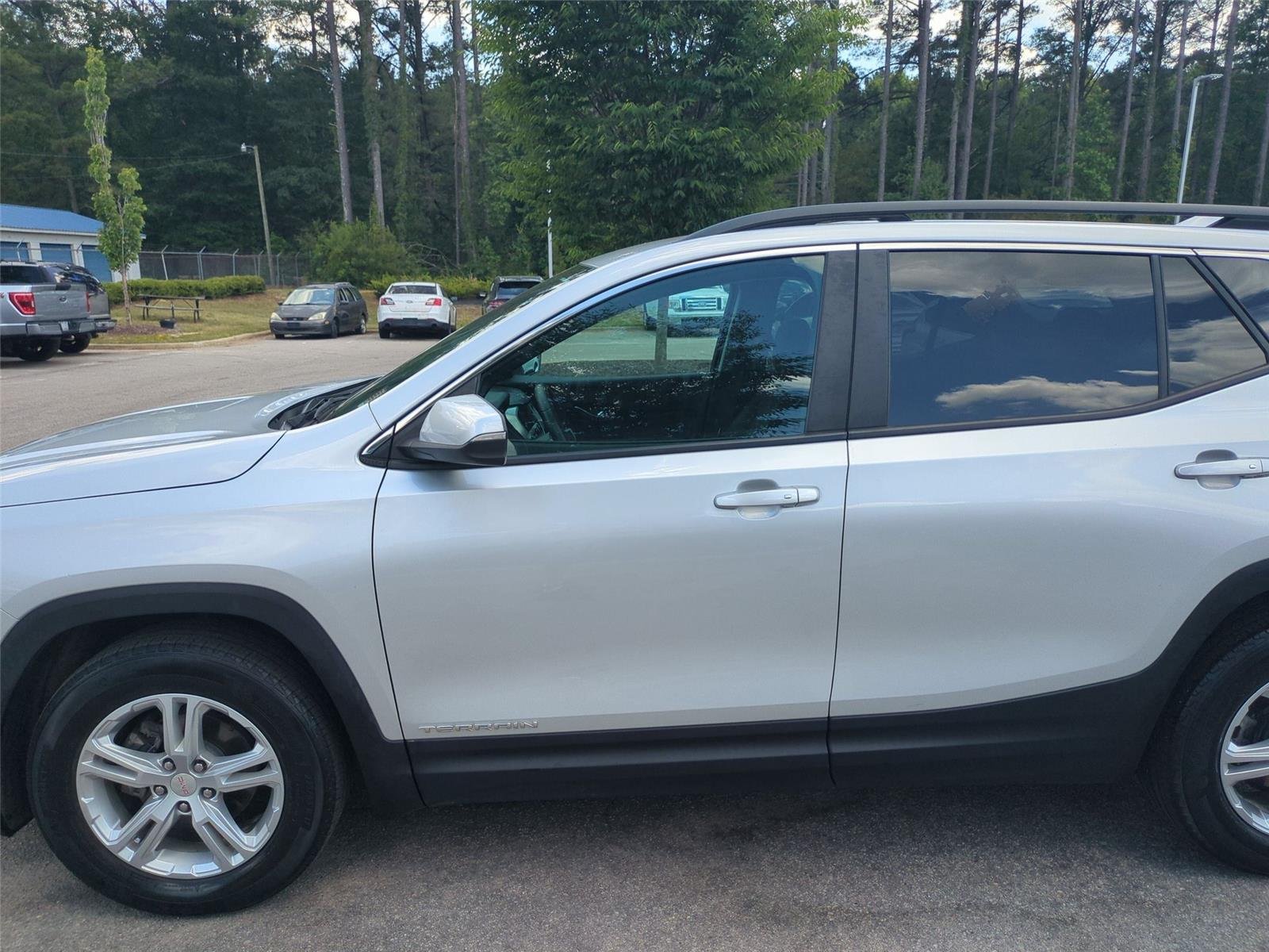 Used 2022 Quicksilver Metallic GMC SLE image 15