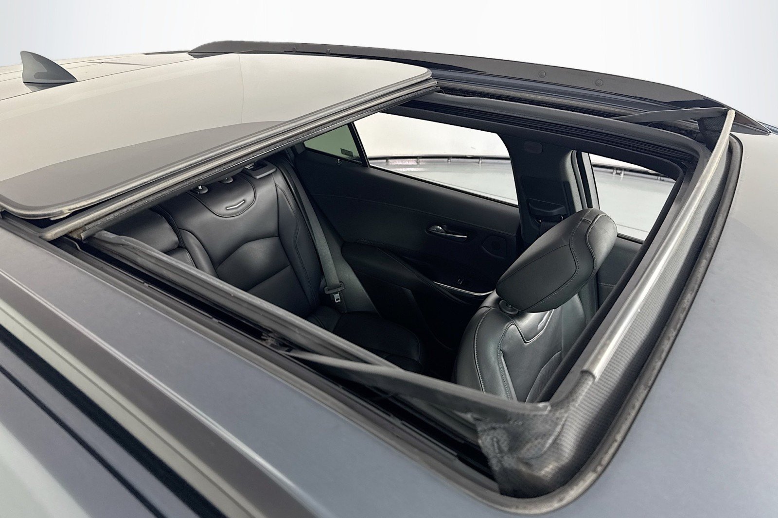 Used 2019 Shadow Metallic Cadillac FWD Sport image 22