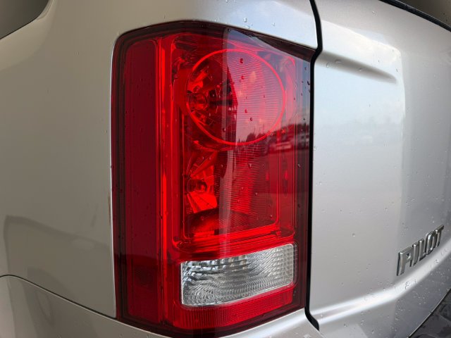 Used 2010 Alabaster Silver Metallic Honda EX image 30