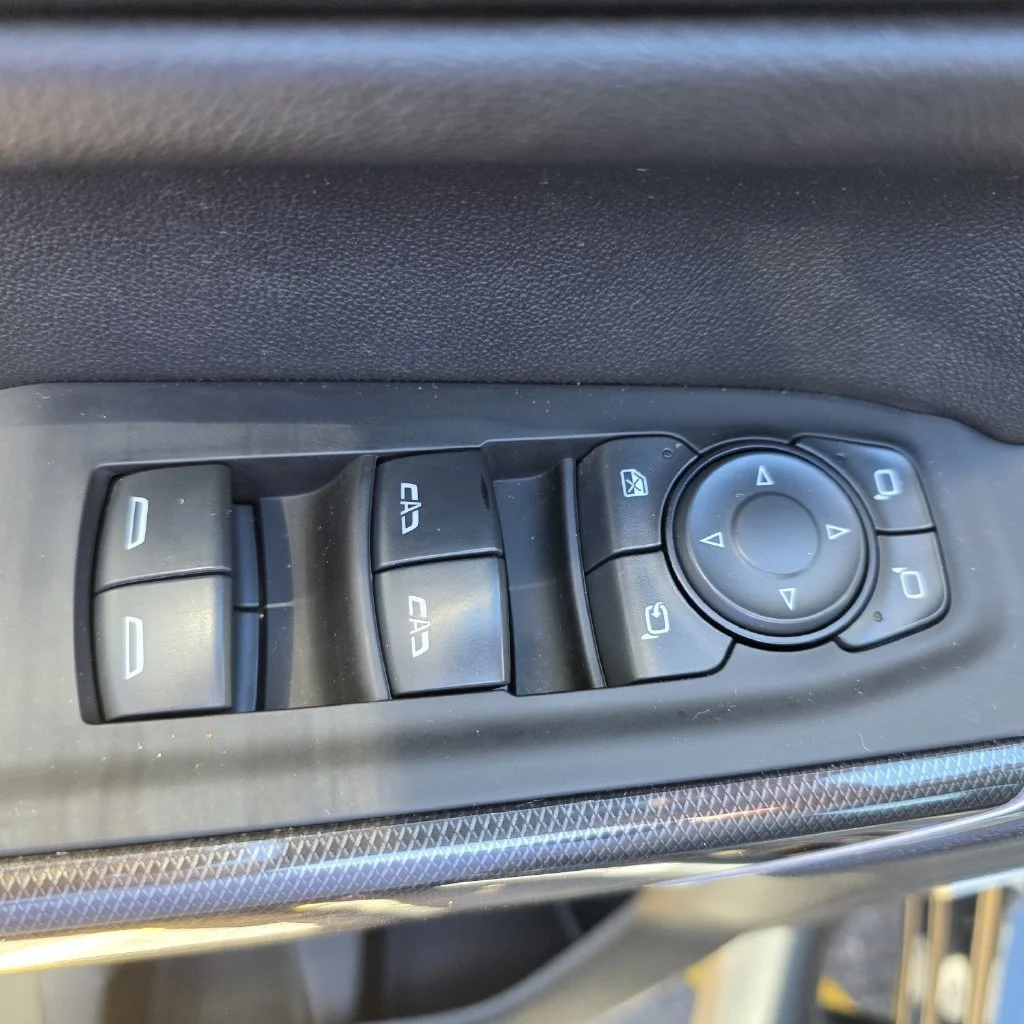 Used 2022 ONYX BLACK GMC AT4 image 22