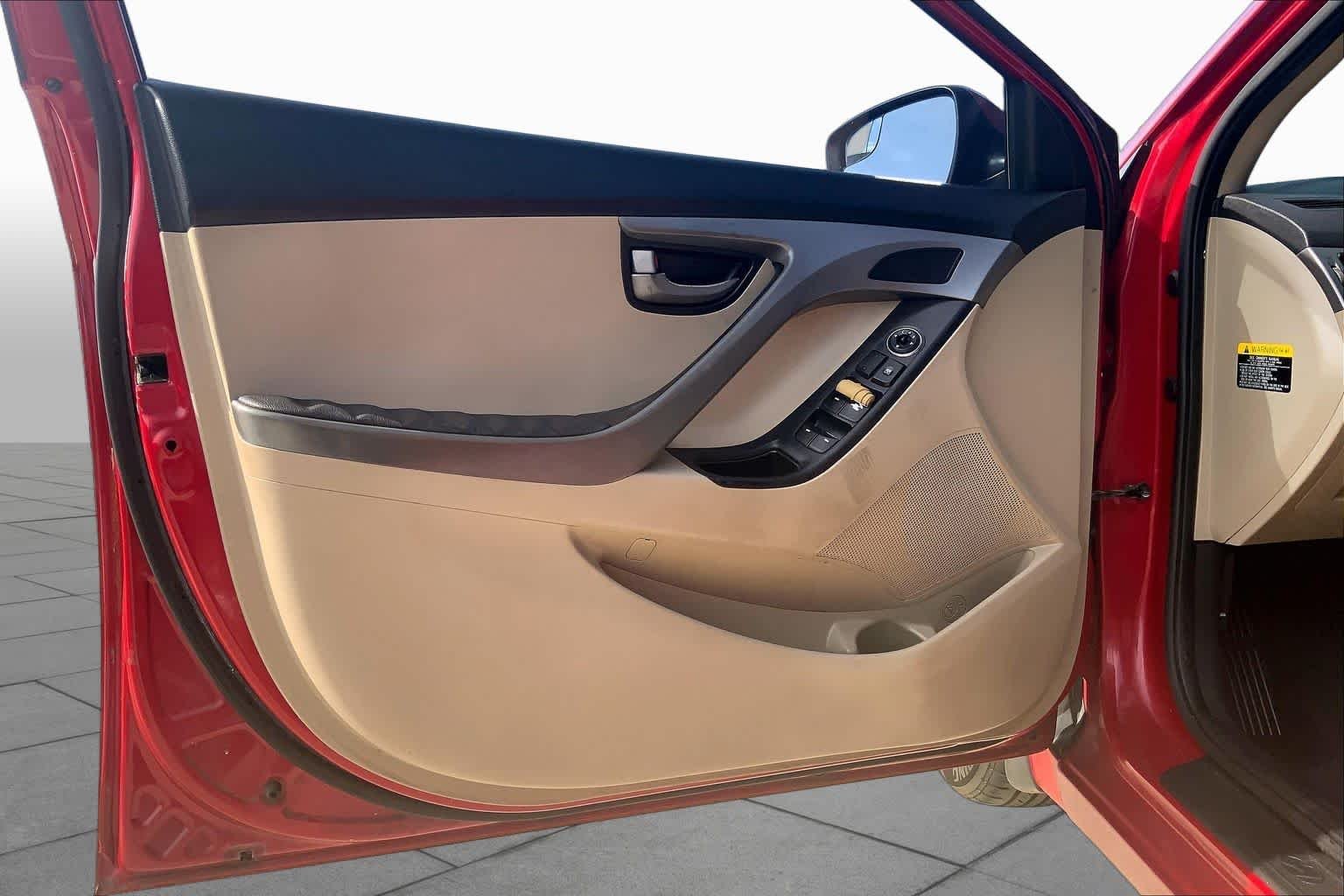 Used 2014 Geranium Red Hyundai SE image 22