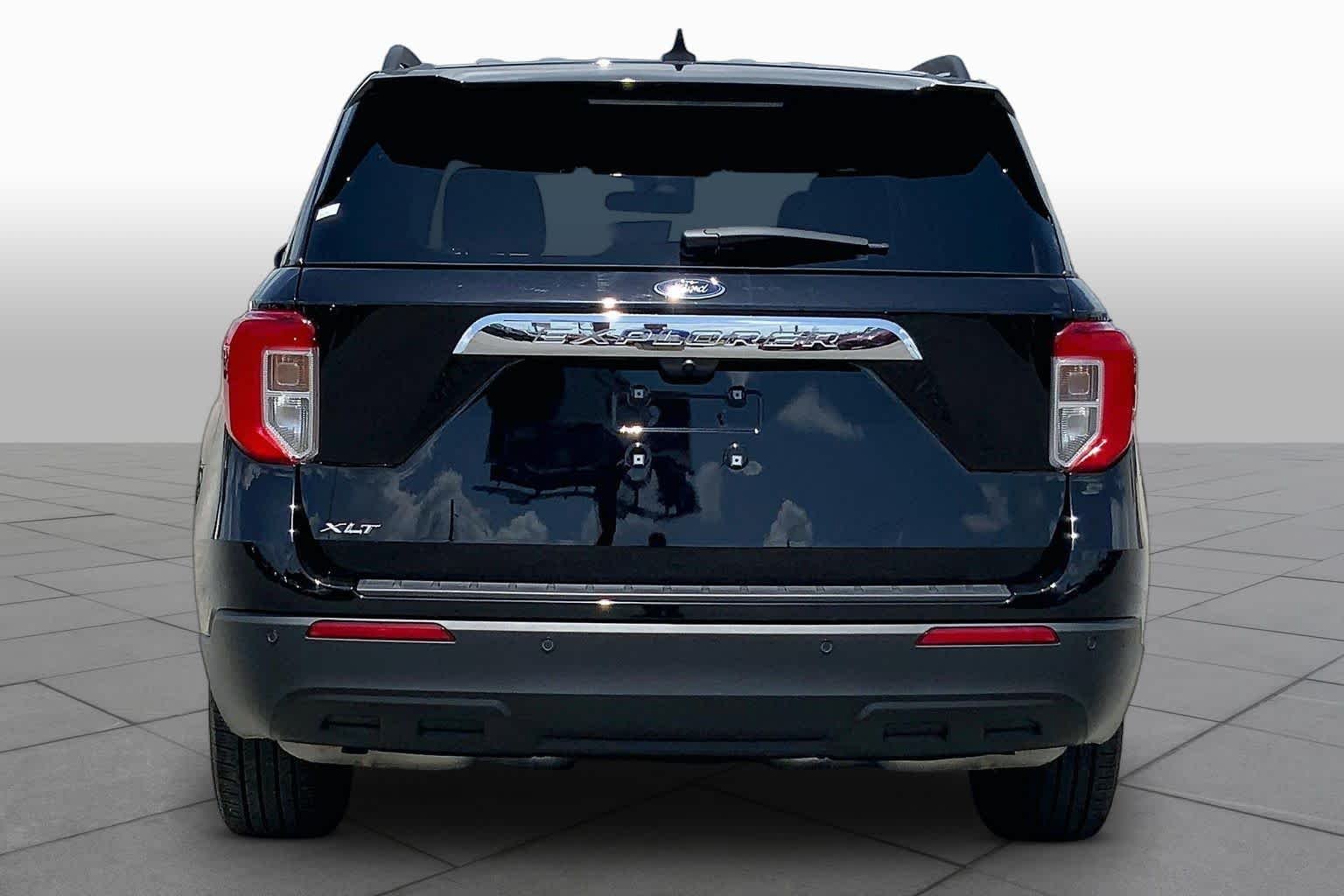 Certified Pre-Owned 2024 Ford Explorer XLT