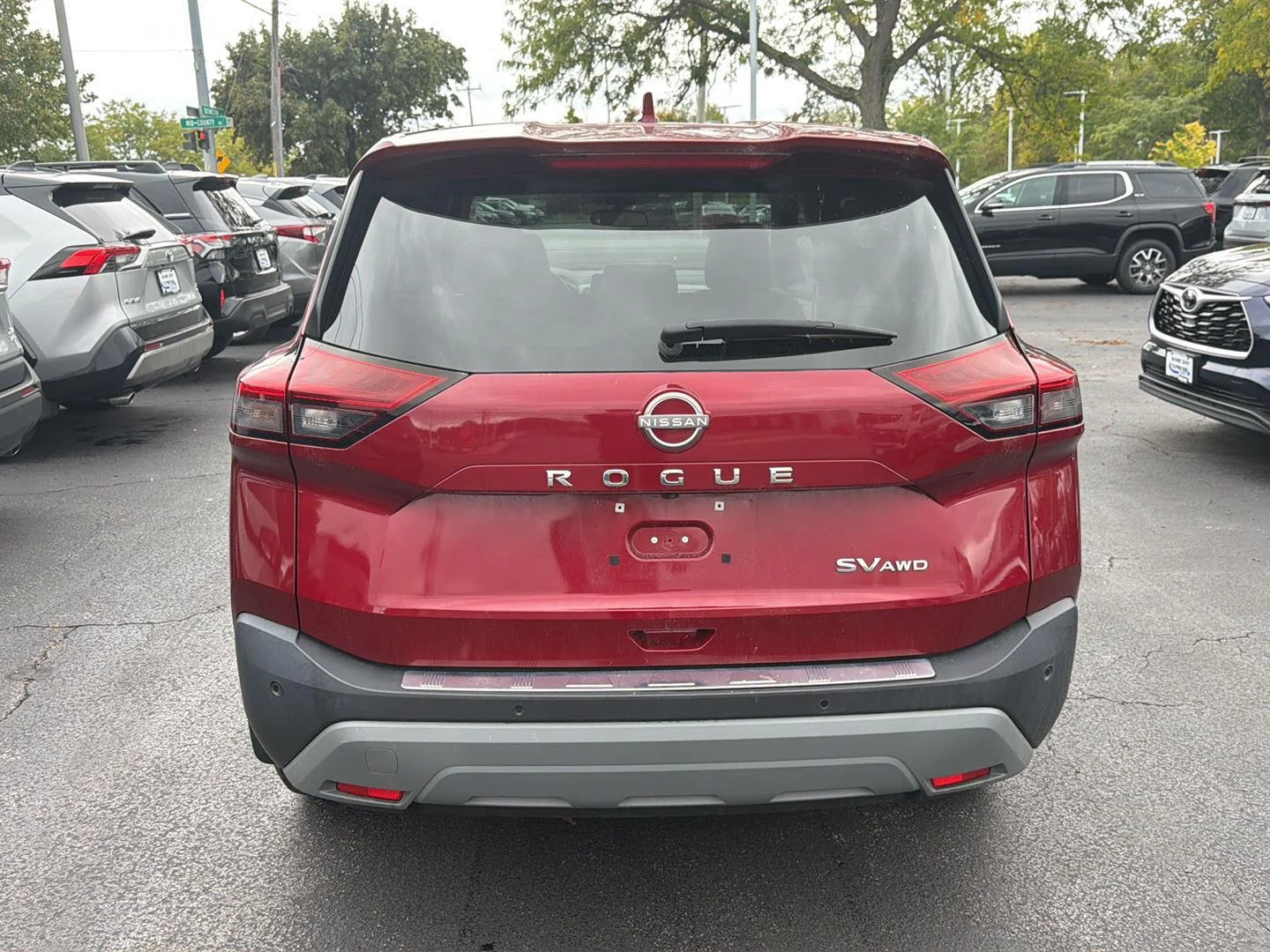 Used 2023 Scarlet Ember Tintcoat Nissan SV image 5