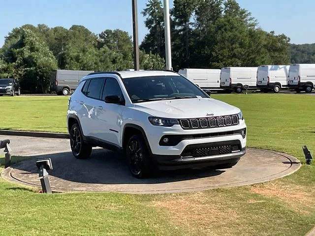 New 2026 Bright White Clearcoat Jeep Latitude image 8