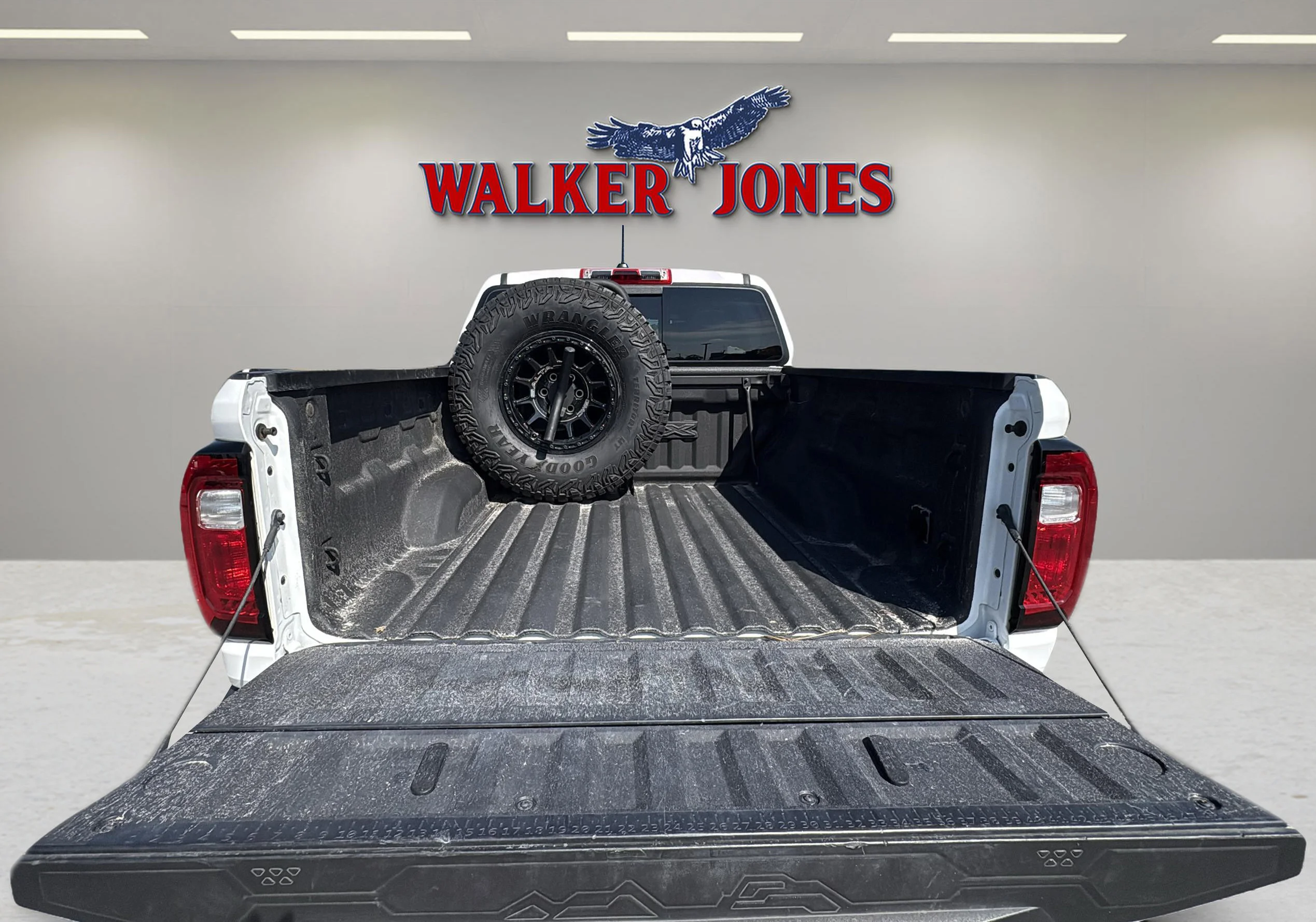 Used 2024 Summit White GMC 4WD AT4X image 16