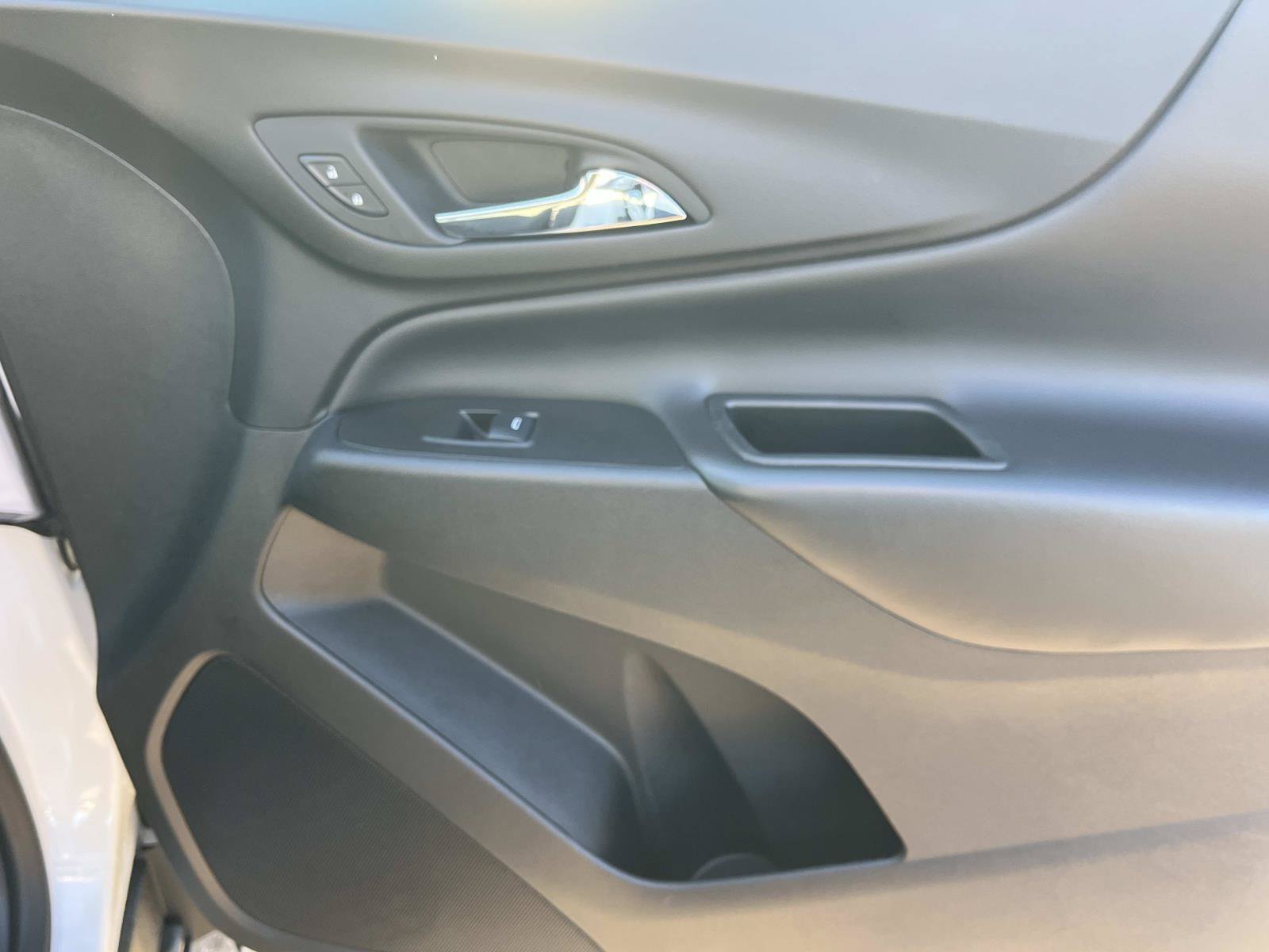 Used 2024 Summit White Chevrolet LT image 24