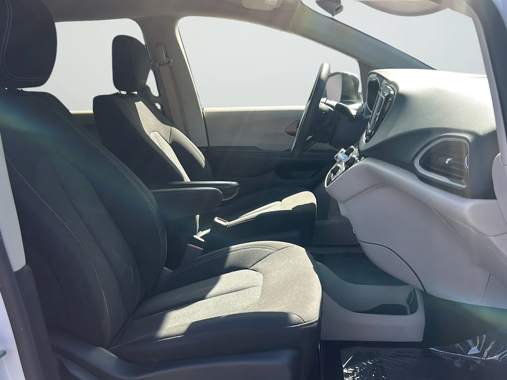 Used 2023 White Chrysler LX image 14