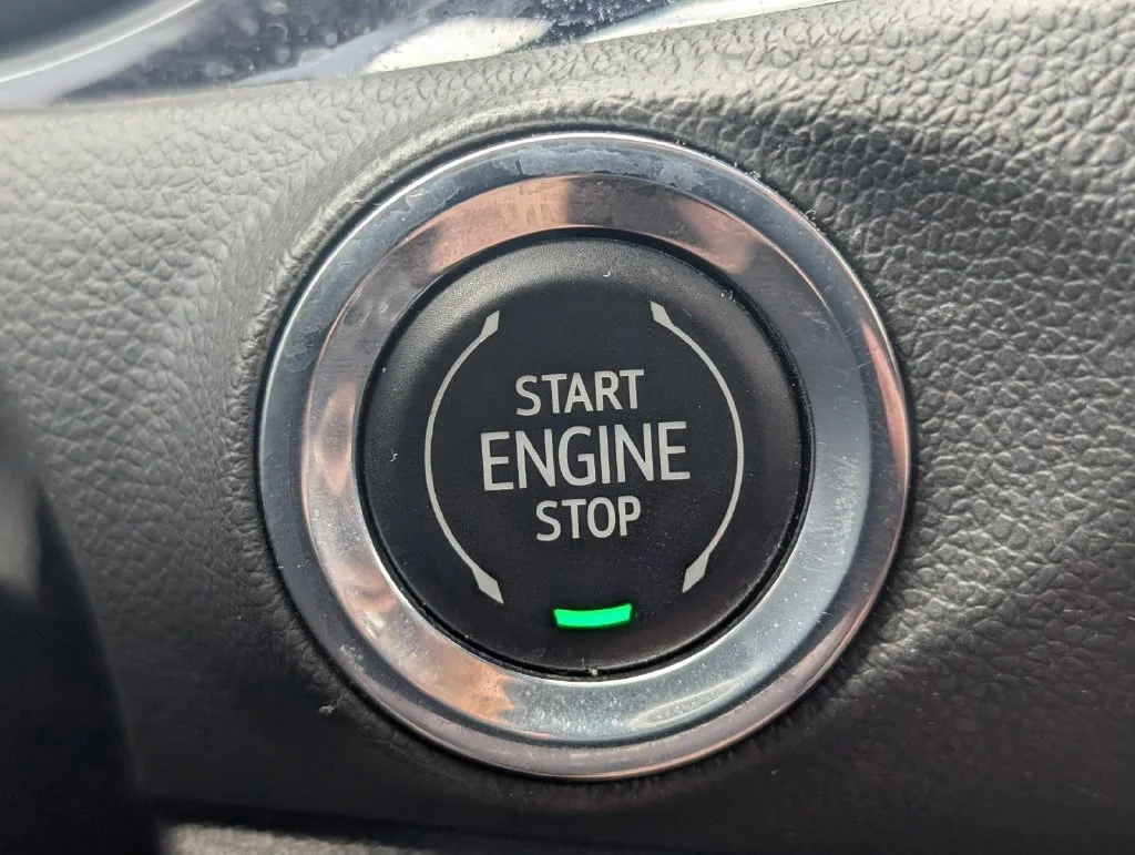 Used 2023 White Frost Tricoat Buick Essence image 28