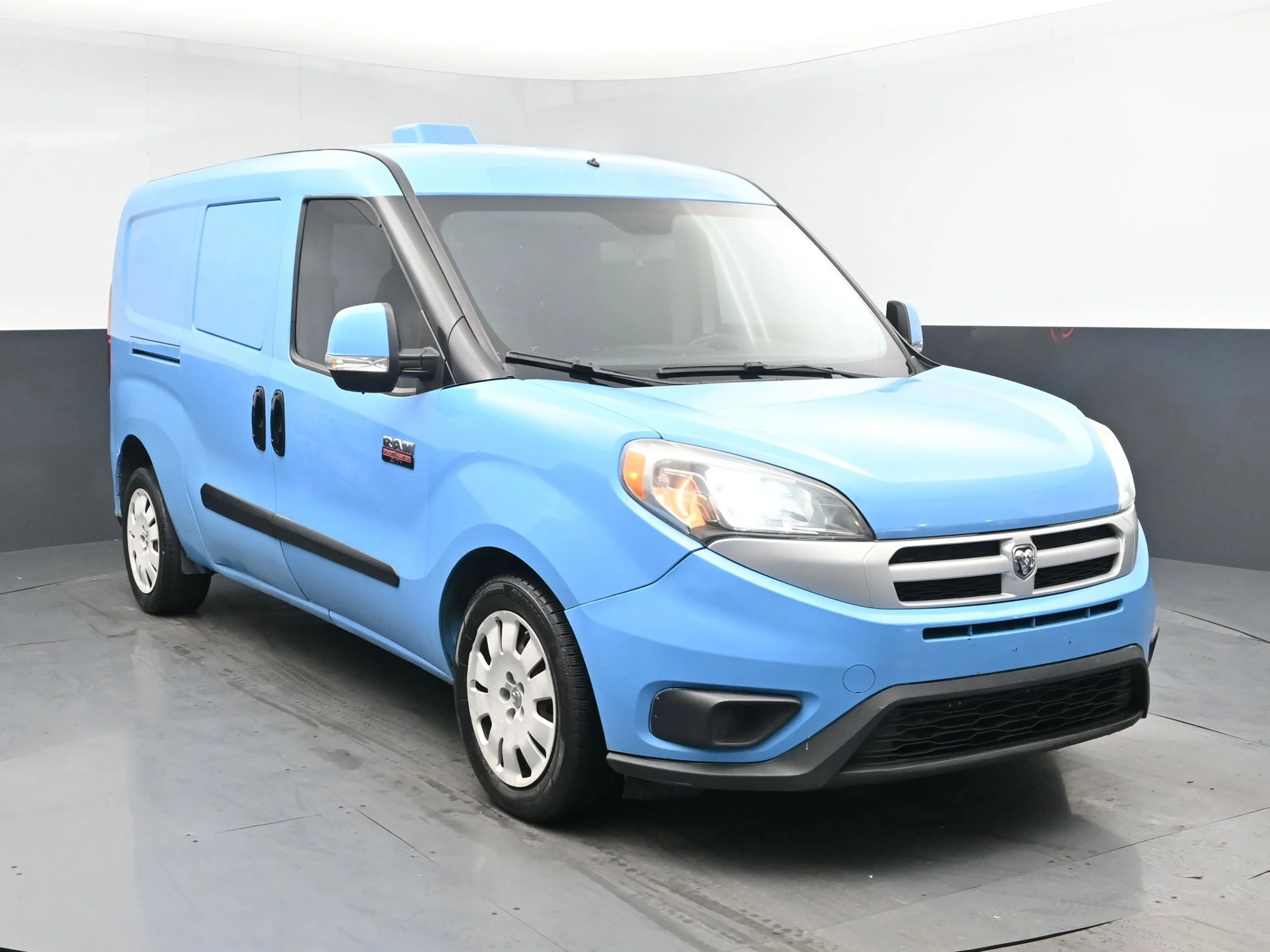 Used 2017 Blue RAM Tradesman SLT image 2