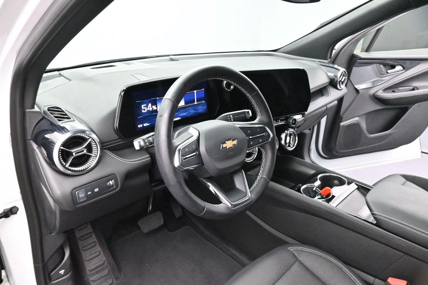 Used 2024 Summit White Chevrolet LT image 18