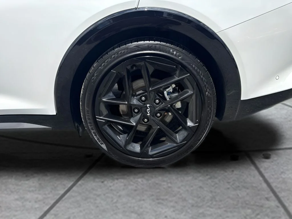 Used 2025 White Kia GT-Line Turbo image 35