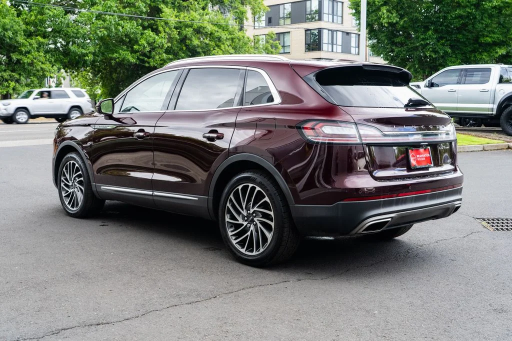 Used 2019 Red Lincoln Reserve image 4