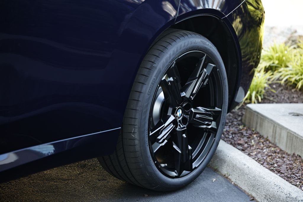 New 2026 Tanzanite Blue II Metallic BMW 30 xDrive image 13