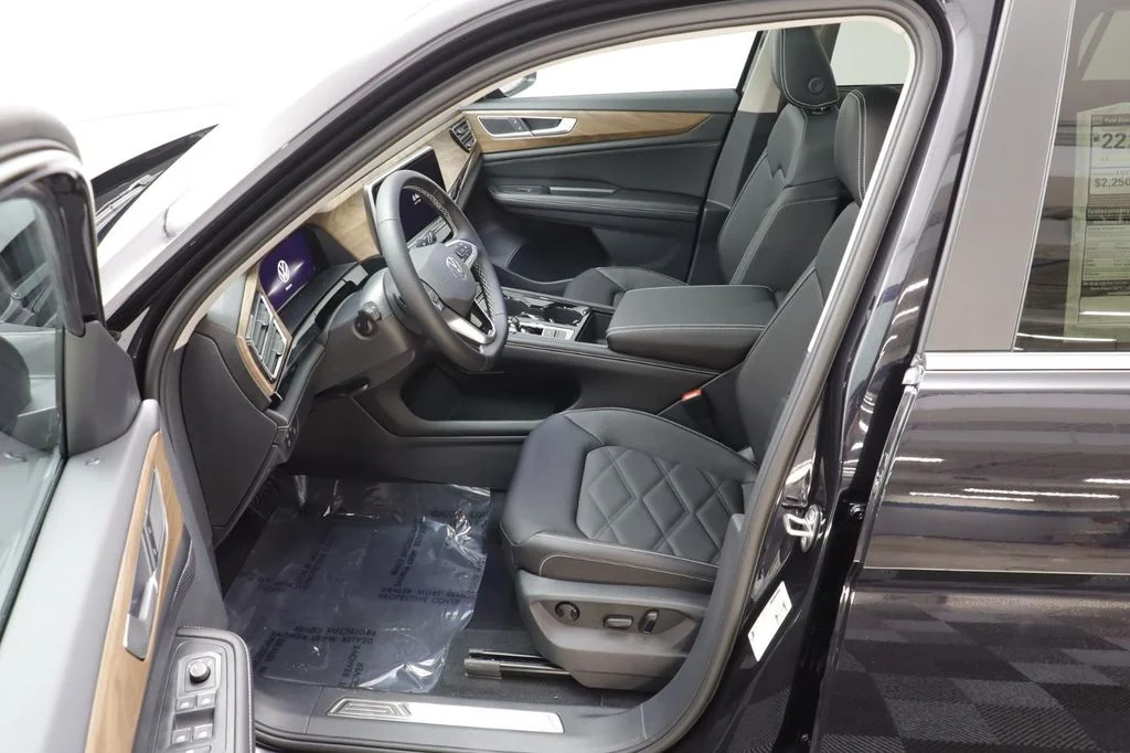 New 2026 Deep Black Volkswagen 2.0T SE w/Technology image 7