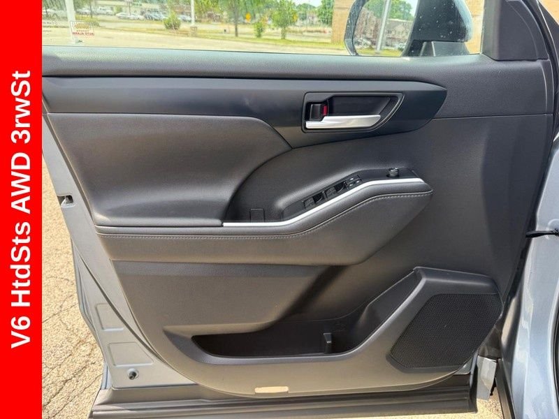 Used 2020 Moon Dust Toyota XLE image 20