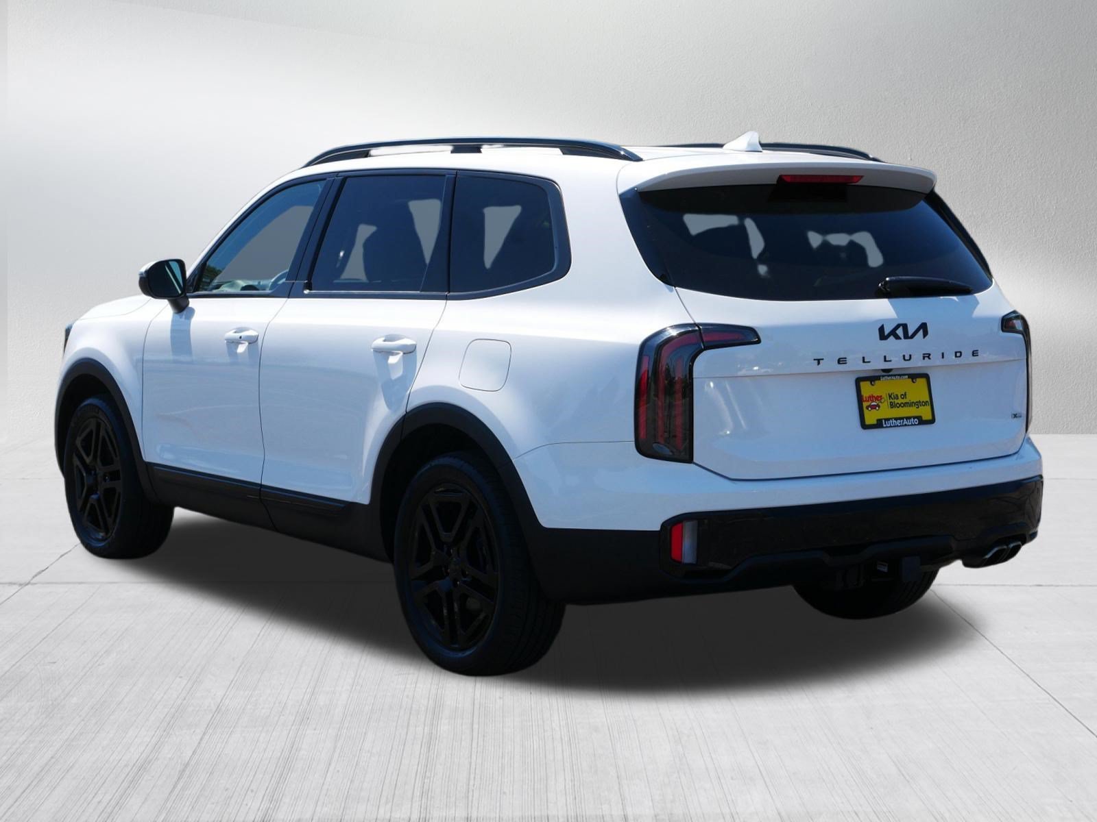 Certified Used 2025 Glacial White Pearl Kia EX X-Line image 5