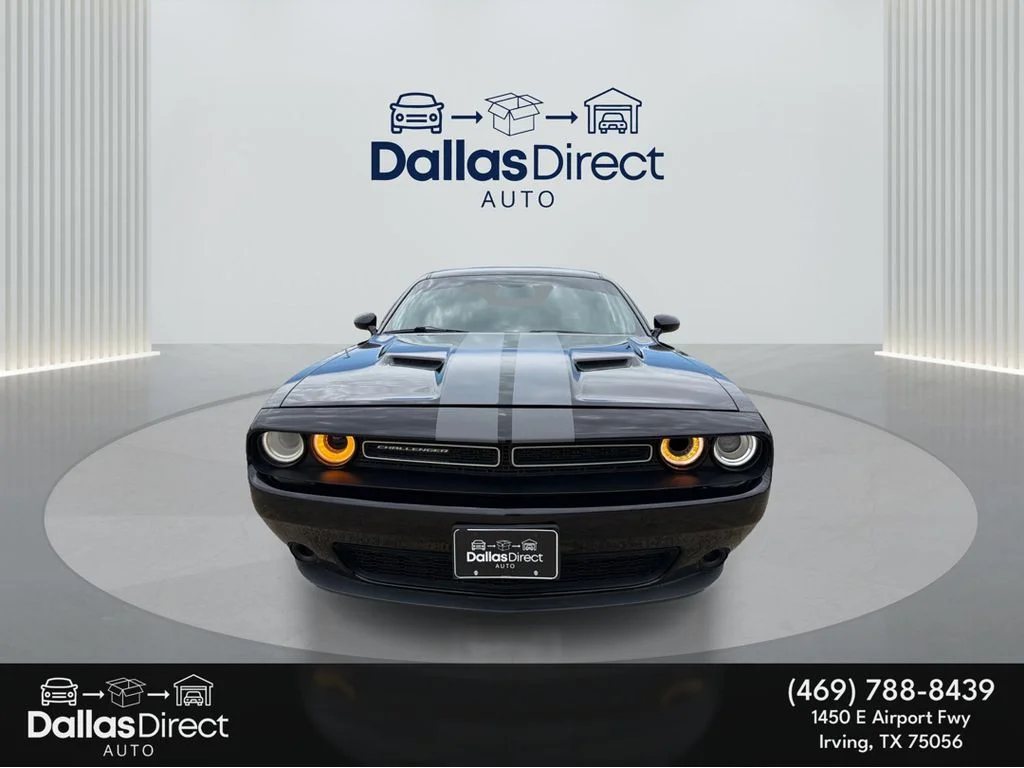 Used 2018 Pitch Black Clearcoat Dodge SXT image 3