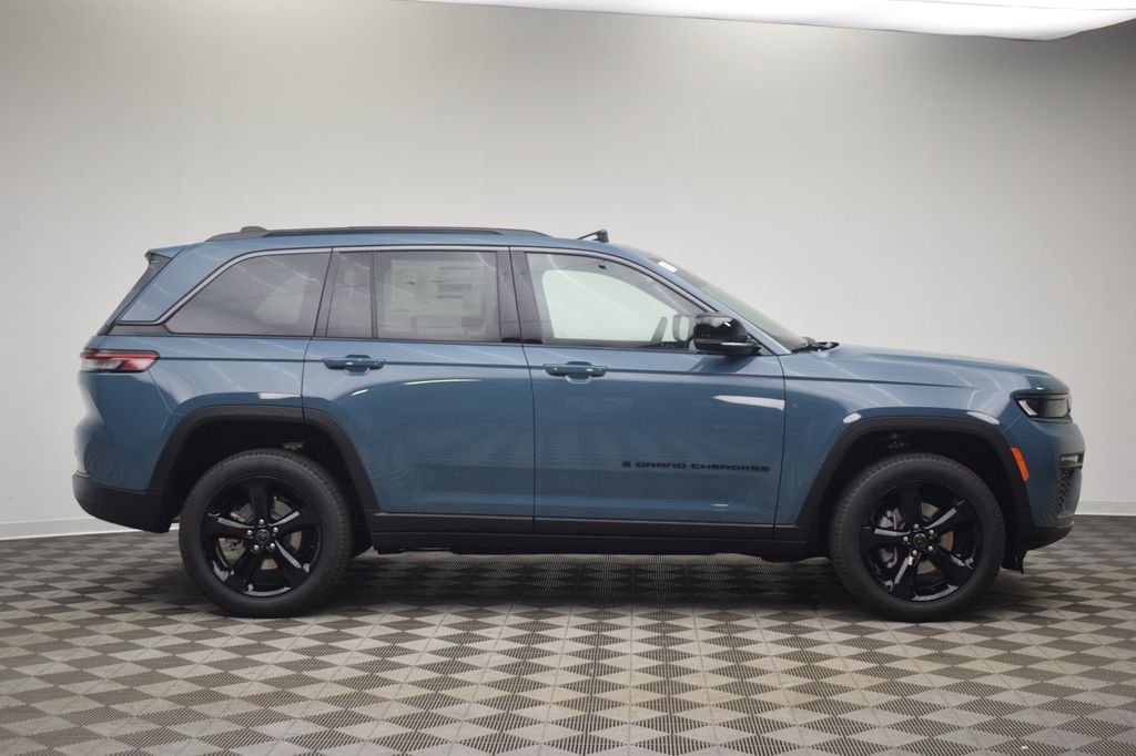 New 2027 Steel Blue Paint Jeep Limited image 3