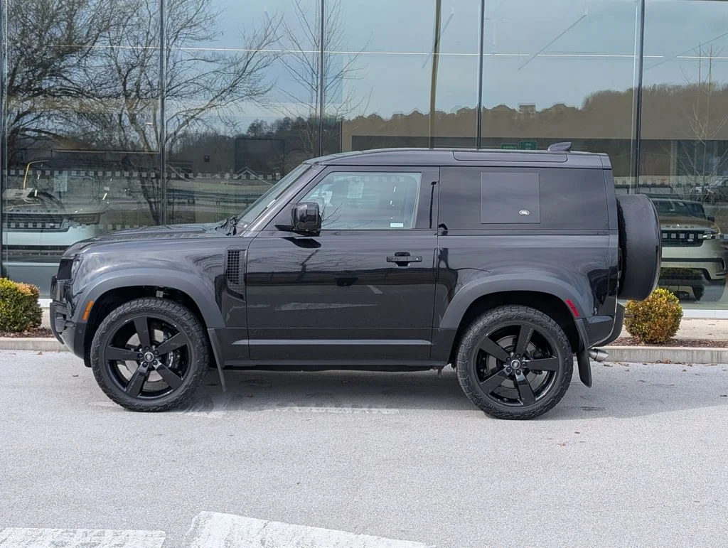 Used 2023 Black Land Rover V8 image 3