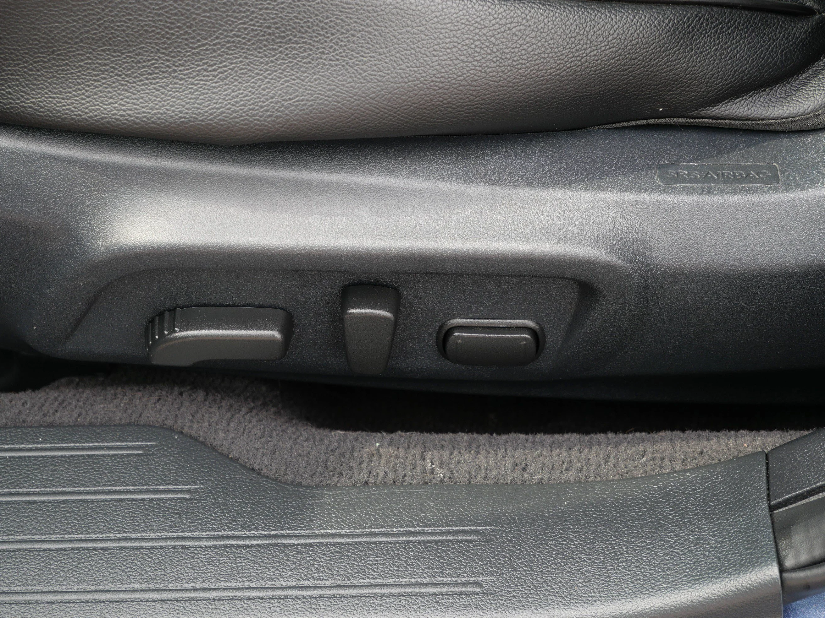 Used 2017 Twilight Blue Metallic Subaru Limited image 19